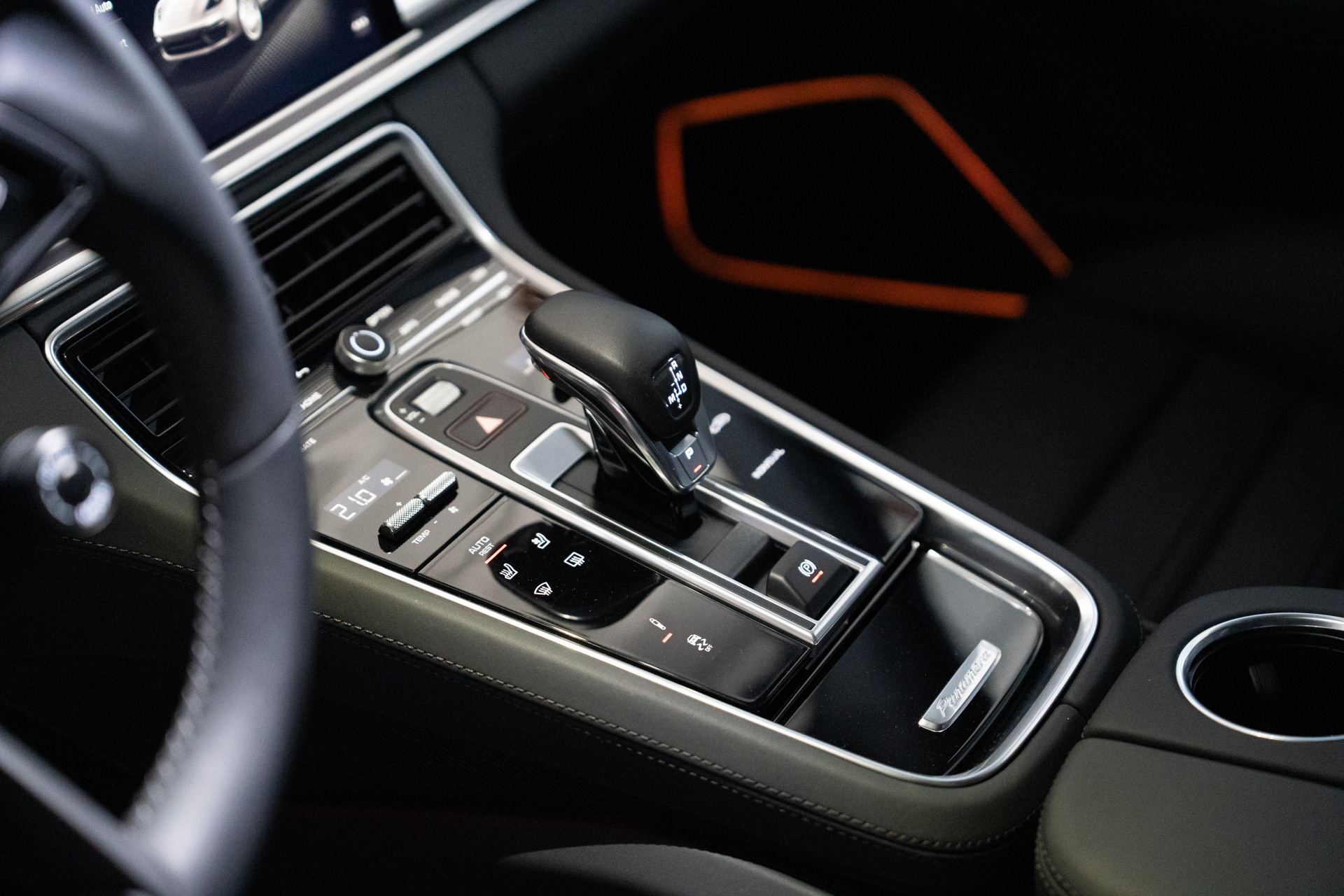 Steering wheel and centre console